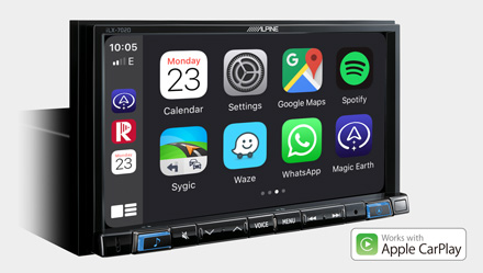 Works with Apple CarPlay iLX 702D Alpine ILX-705D 1DIN Runkoinen 7" Carplay/Android Auto Ohjelmalähde Erittäin suositun Alpine iLX-702D:n jatkaja, jossa langaton Apple CarPlay, 1280 x 720p resoluutio, kaksi USB-porttia, D-luokan vahvistin, Android Auto yhteensopivuus, Hi-Res Audio sekä paljon muuta. Lisäksi monipuoliset säädöt kiitos DSP:n aikaviiveineen ja prosessoriasetuksilla, hallittavissa myös puhelimella! Alpine ILX-705D korvaa iLX-702D soittimen ja on ensimmäinen 2-DIN soitin, jossa on yksissä kuorissa muun muassa: Langaton Apple CarPlay 1280 x 720p resoluutio D-luokan vahvistin Android Auto (johdolla) Hi-Res Audio 2 x USB-liitäntä 2 x Direct-kameraliitäntä Kojelautakameran ohjaus HDMI In / HDMI Out 3,5mm AuxIn (audio / video) Bluetooth RDS- ja DAB -virittimet 4voltin linjalähdöt (3pr) Aikaviiveet, jakarit, subin säädöt ym.ym. Eli lyhyesti sanottuna, kaikki samat ominaisuudet, mitä uudessa Halo9 ja Halo11 soittimessa, mutta 2-DIN paikkaan sopivana ja 7" näytöllä.