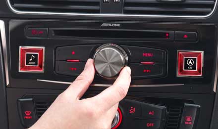 Audi A4 Alpine Control Panel X703D A4 1 Alpine X703D Audi -soitin A4, A5, Q5 Navigointi TomTom kartoilla ja 3v. ilmaisilla päivityksillä Apple CarPlay Android Auto 7″ kosketusnäyttö Bluetooth, USB, AuxIn, HDMI In / Out, ym.ym.HUOMIO: X703D soittimen asentaminen EI onnistu kotikonstein, joten soittimen asennuttamiseen suosittelemme käyttämään ammattitaitoista asentamoa. Yhteensopiva: Audi A5 2007-2016 (Chorus, Concert, Symphony) Ei autoihin, joissa Audi MMI Navigation tai Navigation plus Audi A4 2007-2015 (Chorus, Concert, Symphony) Ei autoihin, joissa Audi MMI Navigation tai Navigation plus HUOMIO: Audi A4 ja Audi A5 vaativat aina G-KTX-A4L asennussarjan, joka myydään erikseen. Audi Q5 2009-2015 (Chorus, Concert, Symphony) Ei autoihin, joissa Audi MMI Navigation tai Navigation plus HUOMIO: Audi Q5 vaatii aina G-KTX-Q5L asennussarjan, joka myydään erikseen.