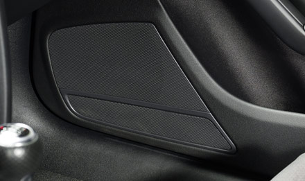 Audi A4 Connect OEM Sound System X703D A4 Alpine X703D Audi -soitin A4, A5, Q5 Navigointi TomTom kartoilla ja 3v. ilmaisilla päivityksillä Apple CarPlay Android Auto 7″ kosketusnäyttö Bluetooth, USB, AuxIn, HDMI In / Out, ym.ym.HUOMIO: X703D soittimen asentaminen EI onnistu kotikonstein, joten soittimen asennuttamiseen suosittelemme käyttämään ammattitaitoista asentamoa. Yhteensopiva: Audi A5 2007-2016 (Chorus, Concert, Symphony) Ei autoihin, joissa Audi MMI Navigation tai Navigation plus Audi A4 2007-2015 (Chorus, Concert, Symphony) Ei autoihin, joissa Audi MMI Navigation tai Navigation plus HUOMIO: Audi A4 ja Audi A5 vaativat aina G-KTX-A4L asennussarjan, joka myydään erikseen. Audi Q5 2009-2015 (Chorus, Concert, Symphony) Ei autoihin, joissa Audi MMI Navigation tai Navigation plus HUOMIO: Audi Q5 vaatii aina G-KTX-Q5L asennussarjan, joka myydään erikseen.