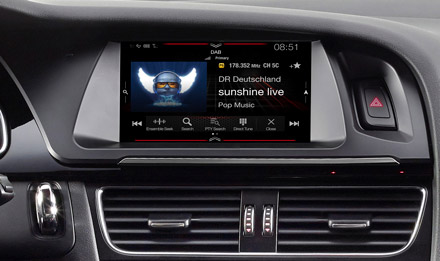 Audi A4 DAB Digital Radio X703D A4 Alpine X703D Audi -soitin A4, A5, Q5 Navigointi TomTom kartoilla ja 3v. ilmaisilla päivityksillä Apple CarPlay Android Auto 7″ kosketusnäyttö Bluetooth, USB, AuxIn, HDMI In / Out, ym.ym.HUOMIO: X703D soittimen asentaminen EI onnistu kotikonstein, joten soittimen asennuttamiseen suosittelemme käyttämään ammattitaitoista asentamoa. Yhteensopiva: Audi A5 2007-2016 (Chorus, Concert, Symphony) Ei autoihin, joissa Audi MMI Navigation tai Navigation plus Audi A4 2007-2015 (Chorus, Concert, Symphony) Ei autoihin, joissa Audi MMI Navigation tai Navigation plus HUOMIO: Audi A4 ja Audi A5 vaativat aina G-KTX-A4L asennussarjan, joka myydään erikseen. Audi Q5 2009-2015 (Chorus, Concert, Symphony) Ei autoihin, joissa Audi MMI Navigation tai Navigation plus HUOMIO: Audi Q5 vaatii aina G-KTX-Q5L asennussarjan, joka myydään erikseen.
