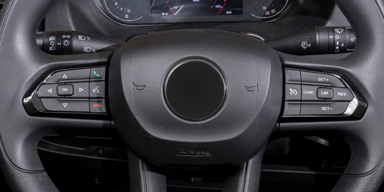 Easy control from the steering wheel Alpine X903D-DU8 (Ducato 8) 9" Näyttösoitin uuteen Ducatoon Suurella 9″ kosketusnäytöllä oleva navigointisoitin, 2022 vuosimallin Fiat Ducatoon (Fiat Ducato 8) Yhteensopiva: Fiat Ducato III, Versio 8, 2022→* *Huom: Autoihin, jotka ovat tulleet tehtaalta radiovalmiudella tai ilman radiota!