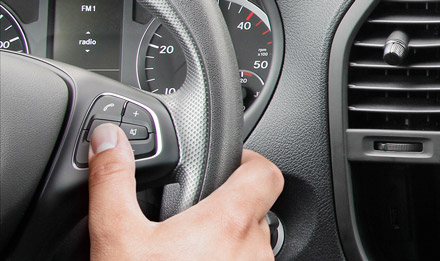 Steering Wheel Remote Control Buttons Mercedes Alpine iLX-F115D-W447 11″ multimediasoitin MB Vito W447 XXL-kokoisella 11″ näytöllä oleva multimediasoitin langattomalla Apple CarPlay:llä sekä mm. sisäänrakennetulla TIDAL-integroinnilla. MB Vito W447 2014-> Sopii myös facelift-malleihin, joissa eCall / SOS hätäpuhelutoiminto