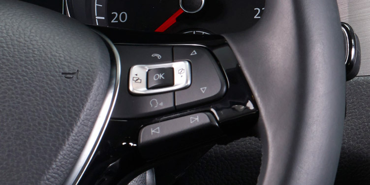 KIT HALO G7 Installation Kit for Volkswagen Golf7 Steering Wheel Remote Control Alpine Halo 9 iLX-F905D-G7 Multimediasoitin VW Golf G7 Suurella 9″ näytöllä oleva multimediasoitin langattomalla Apple CarPlay:llä sekä mm. sisäänrakennetulla TIDAL-integroinnilla. Volkswagen Golf VII 08/2013 – 02/2017 Ei yhteensopiva: VW Golf Sportsvan, VW e-Golf, VW Golf GTE ja autot, joissa Active Info Display näyttö mittaristossa ja/tai Dynaudio Sound System